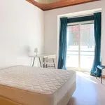 Rent a room of 90 m² in lisbon