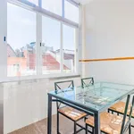 Rent 4 bedroom apartment of 95 m² in Lisbon