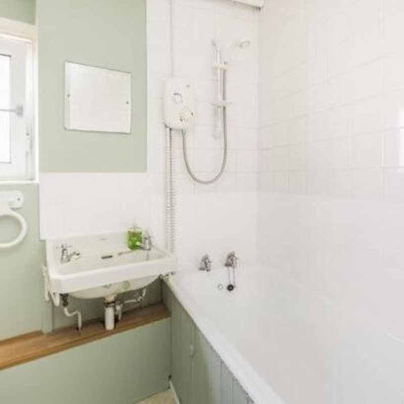 Flat to rent in Law House, Barking IG11