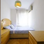 Rent a room of 100 m² in madrid