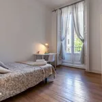 Rent a room of 220 m² in madrid