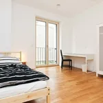 Rent a room of 100 m² in Frankfurt am Main