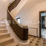 Rent 7 bedroom house of 450 m² in Zagreb