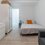 Rent 4 bedroom apartment in Valencia