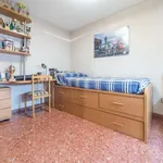 Rent a room of 120 m² in valencia