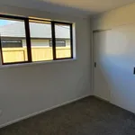 Rent 3 bedroom house in Papamoa Beach