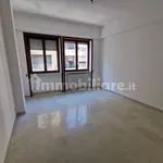 Affitto 5 camera appartamento di 255 m² in Lecce