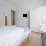 Rent a room of 200 m² in madrid