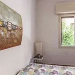 Rent a room of 100 m² in bologna