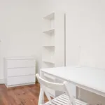 Rent a room of 120 m² in lisbon