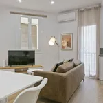 Rent 5 bedroom apartment of 50 m² in Barcelona