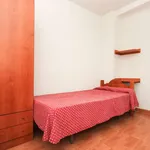 Rent a room of 220 m² in granada