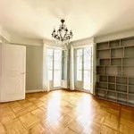 Rent 5 bedroom apartment of 135 m² in Paris