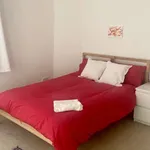 Rent a room of 1042 m² in edinburgh