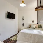 Rent 4 bedroom apartment in Barcelona