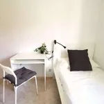 Rent a room of 240 m² in barcelona