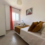 Rent 4 bedroom apartment in Valencia