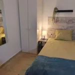 Rent a room of 90 m² in Valencia