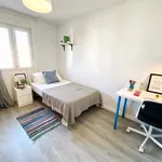 Rent 4 bedroom apartment of 53 m² in Madrid