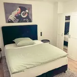 Rent a room of 100 m² in Frankfurt am Main