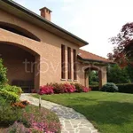 Rent 6 bedroom house of 350 m² in Bernareggio