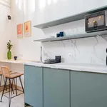 Rent a room of 550 m² in Madrid