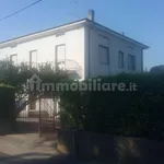 Rent 5 bedroom house of 400 m² in Lurate Caccivio