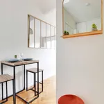 Rent 1 bedroom apartment of 350 m² in Paris