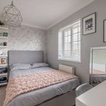 Rent 4 bedroom flat in South East England