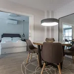 Rent 2 bedroom apartment of 861 m² in Málaga