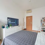 Rent a room of 399 m² in Lisboa