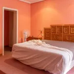 Rent a room of 180 m² in madrid