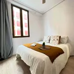 Rent a room of 100 m² in Valencia