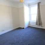 Rent 3 bedroom flat in East Midlands