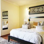 Rent 3 bedroom apartment of 159 m² in Sandton