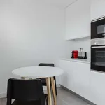 Rent 3 bedroom apartment of 101 m² in lisbon