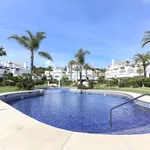 Alquilo 3 dormitorio apartamento de 212 m² en Marbella