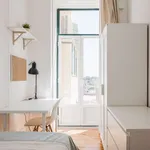 Rent a room of 160 m² in lisbon