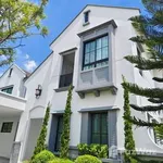 Rent 4 bedroom house of 320 m² in Bangkok