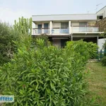 Villa a schiera arredata con terrazzo