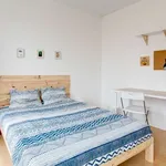 Rent a room of 100 m² in lisbon