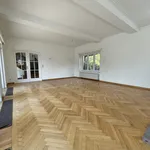 Maison de 332 m² avec 5 chambre(s) en location à Ukkel