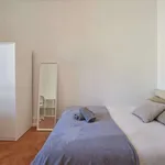 Rent a room in lisbon