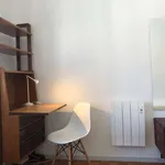 Rent a room of 80 m² in lisbon