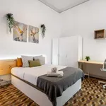 Rent a room of 244 m² in barcelona