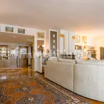 Rent 5 bedroom house of 580 m² in Rome