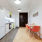 Rent 4 bedroom apartment in Prague