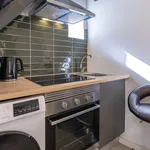 Rent 1 bedroom apartment of 30 m² in Lisbon