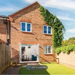 Rent 3 bedroom house in South East England