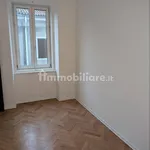 Affitto 4 camera appartamento di 107 m² in Trieste